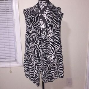 𝅺New Michael Kors zebra stripes XL Blazer